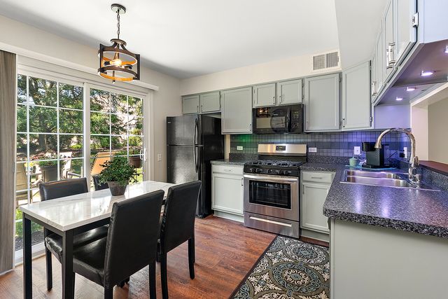 9341 Montgomery Drive, Orland Park, IL 60462
