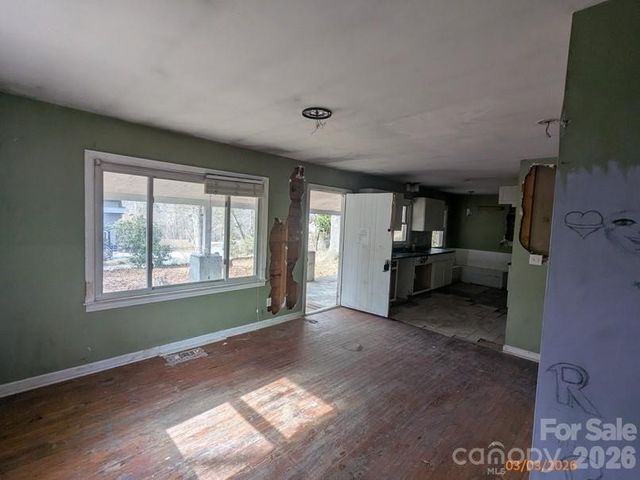 379 Oakview Park Road, Asheville, NC 28803