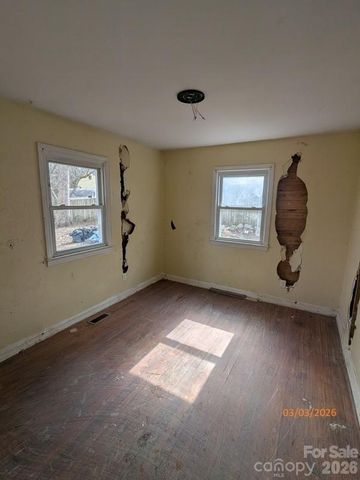 379 Oakview Park Road, Asheville, NC 28803