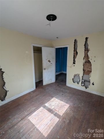379 Oakview Park Road, Asheville, NC 28803