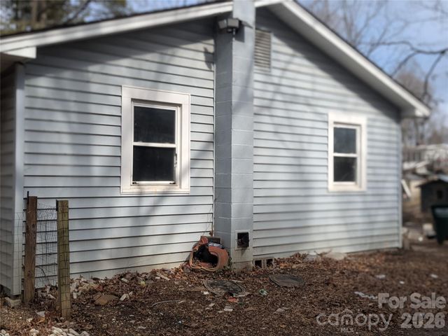 379 Oakview Park Road, Asheville, NC 28803