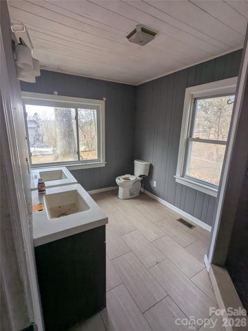 379 Oakview Park Road, Asheville, NC 28803