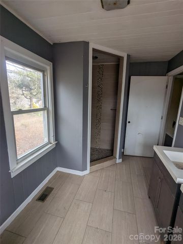 379 Oakview Park Road, Asheville, NC 28803
