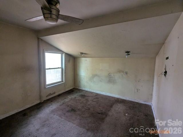 379 Oakview Park Road, Asheville, NC 28803