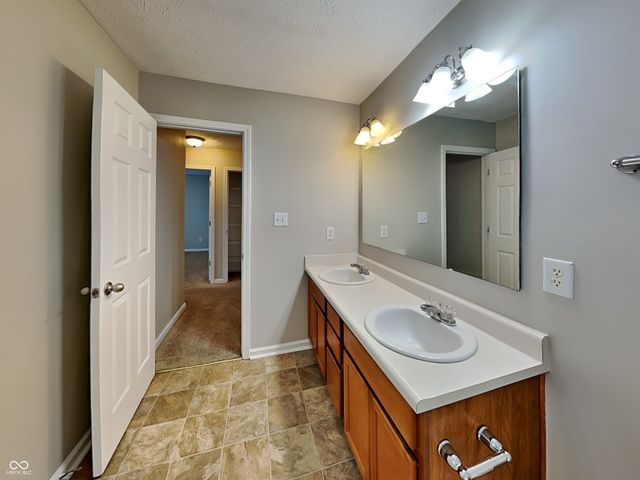 19533 Chip Shot Road, Noblesville, IN 46062