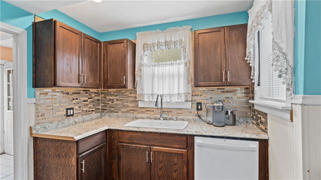 427 Elm Street, Warwick, RI 02888