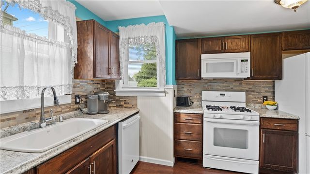427 Elm Street, Warwick, RI 02888