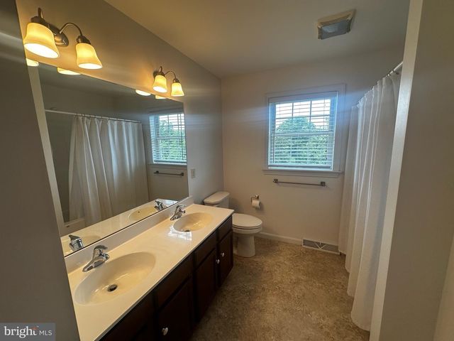 26 SOUTHWOODS DR, Elizabethtown, PA 17022