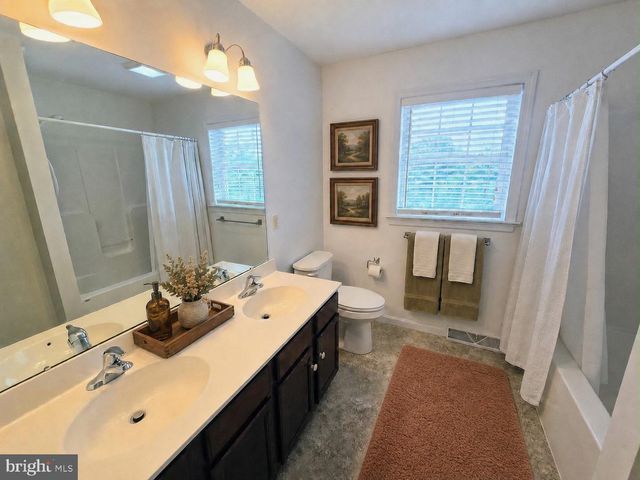 26 SOUTHWOODS DR, Elizabethtown, PA 17022