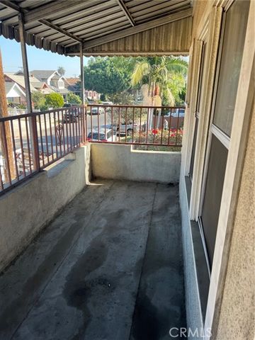 250 W 49th Street, Los Angeles, CA 90037