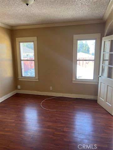 250 W 49th Street, Los Angeles, CA 90037