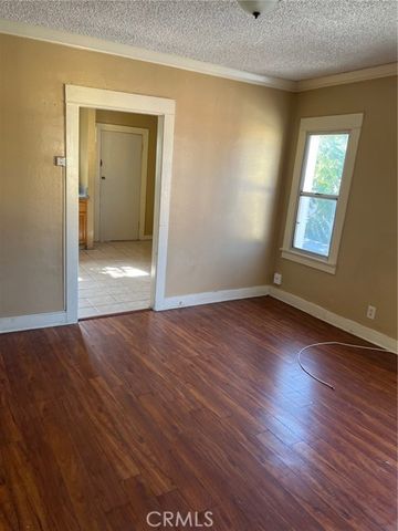 250 W 49th Street, Los Angeles, CA 90037