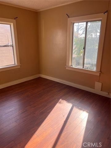 250 W 49th Street, Los Angeles, CA 90037