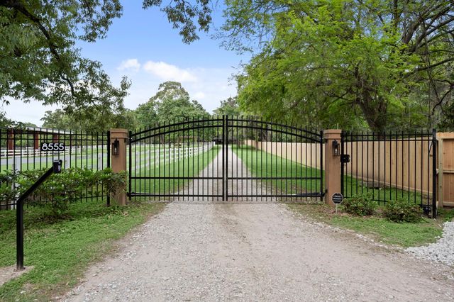 8555 Matthews Lane, Magnolia, TX 77354