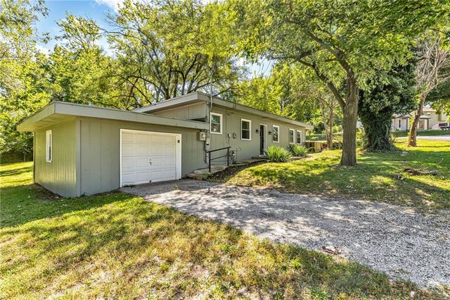 5807 NE Gunn Street, Kansas City, MO 64119