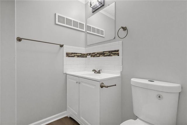 5807 NE Gunn Street, Kansas City, MO 64119