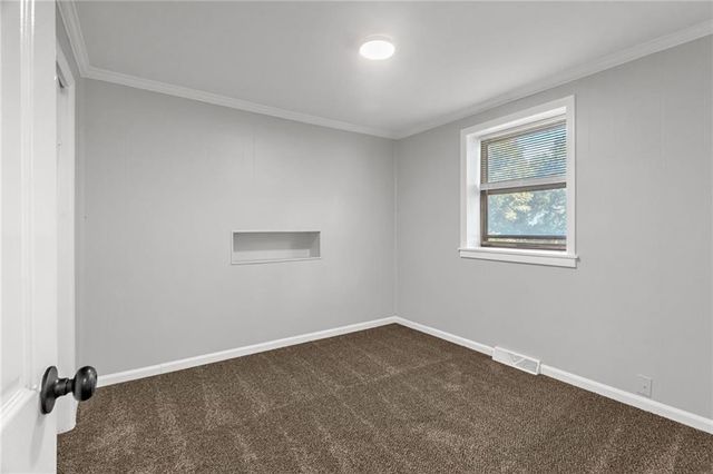 5807 NE Gunn Street, Kansas City, MO 64119