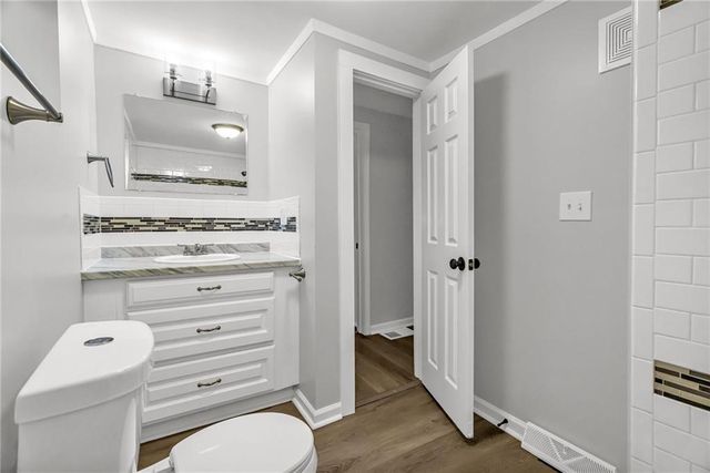 5807 NE Gunn Street, Kansas City, MO 64119