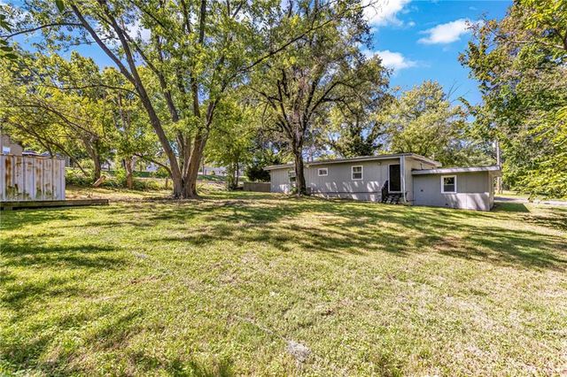5807 NE Gunn Street, Kansas City, MO 64119