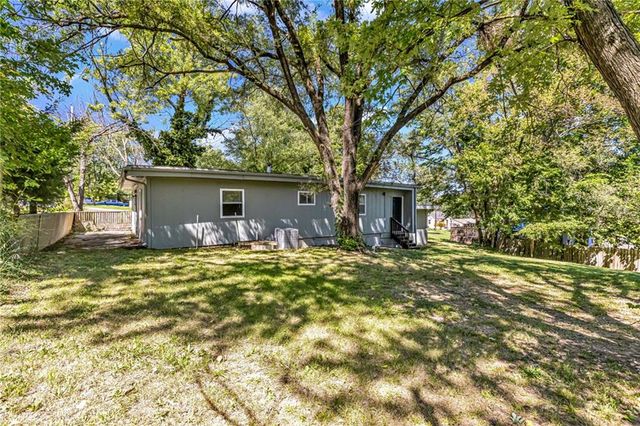 5807 NE Gunn Street, Kansas City, MO 64119
