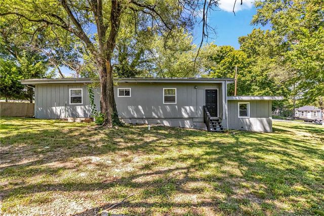 5807 NE Gunn Street, Kansas City, MO 64119