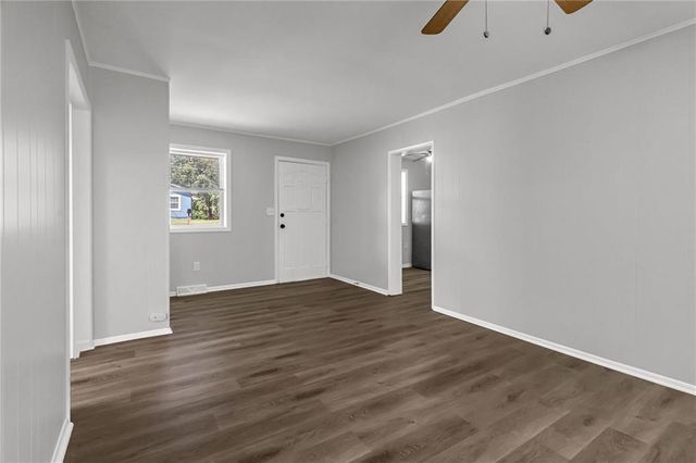 5807 NE Gunn Street, Kansas City, MO 64119