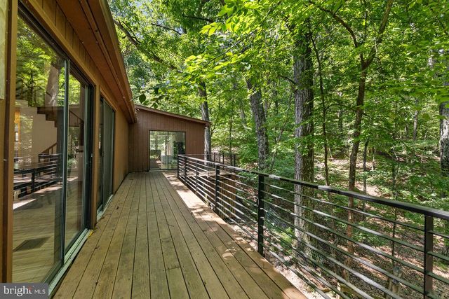 274 THREE OAKS DR, Gore, VA 22637