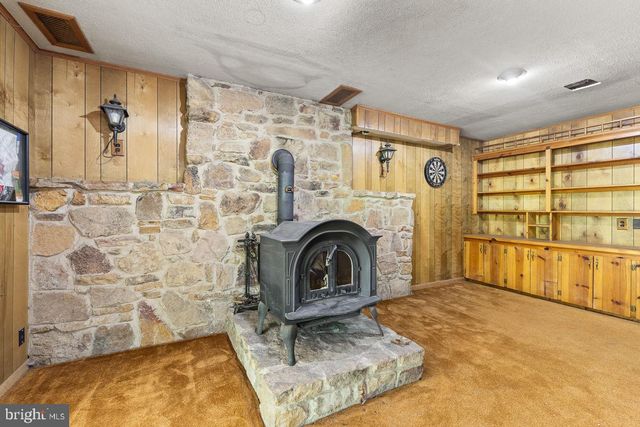 274 THREE OAKS DR, Gore, VA 22637