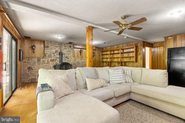 274 THREE OAKS DR, Gore, VA 22637