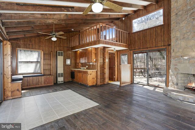 274 THREE OAKS DR, Gore, VA 22637