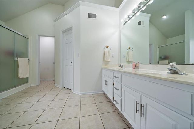 7418 N Sycamore Avenue, Kansas City, MO 64158