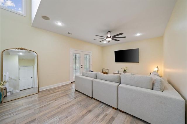 7418 N Sycamore Avenue, Kansas City, MO 64158
