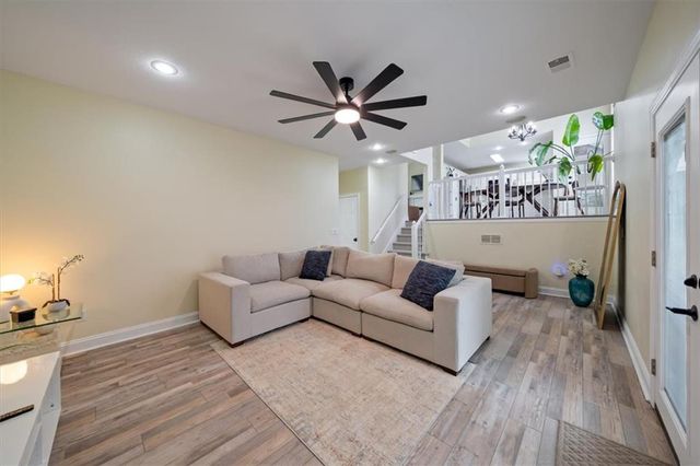 7418 N Sycamore Avenue, Kansas City, MO 64158