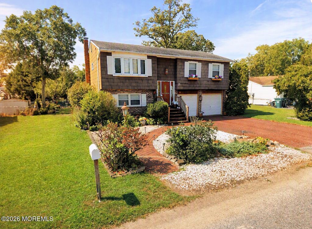 11 Spruce Drive, Little Egg Harbor, NJ 08087