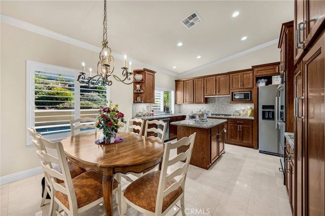 5722 Glen Oaks, La Verne, CA 91750