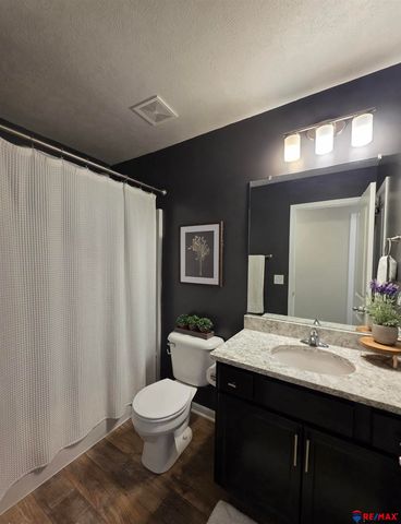 8303 King Street, Omaha, NE 68122