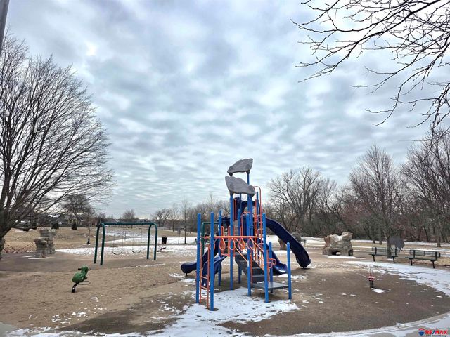 8303 King Street, Omaha, NE 68122