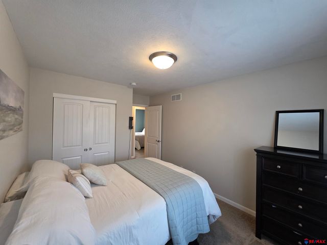 8303 King Street, Omaha, NE 68122