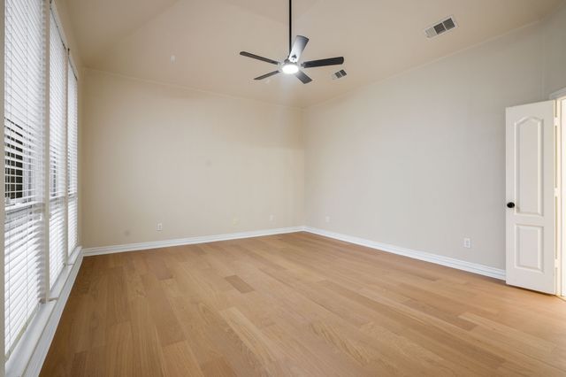 1806 E Branch Hollow Drive, Carrollton, TX 75007