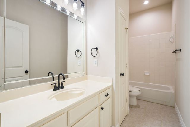 1806 E Branch Hollow Drive, Carrollton, TX 75007