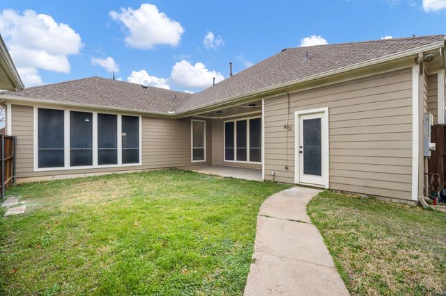 1806 E Branch Hollow Drive, Carrollton, TX 75007