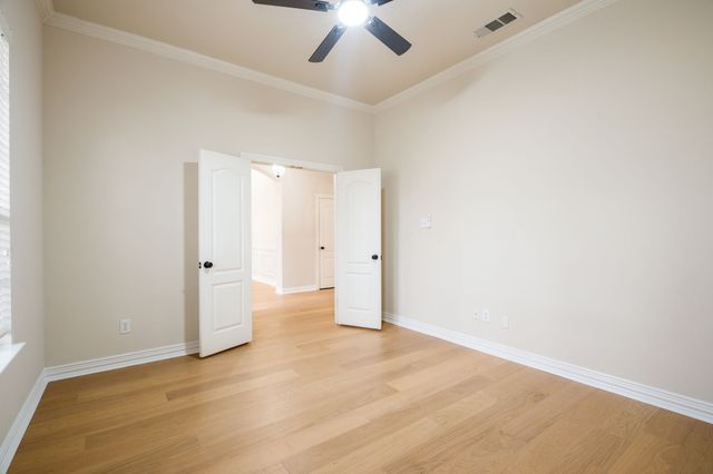 1806 E Branch Hollow Drive, Carrollton, TX 75007