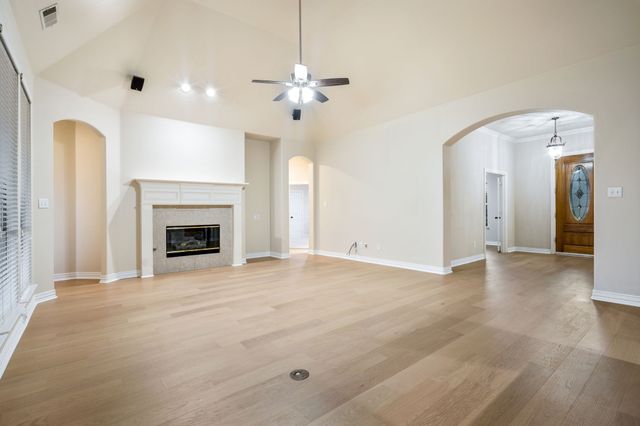 1806 E Branch Hollow Drive, Carrollton, TX 75007