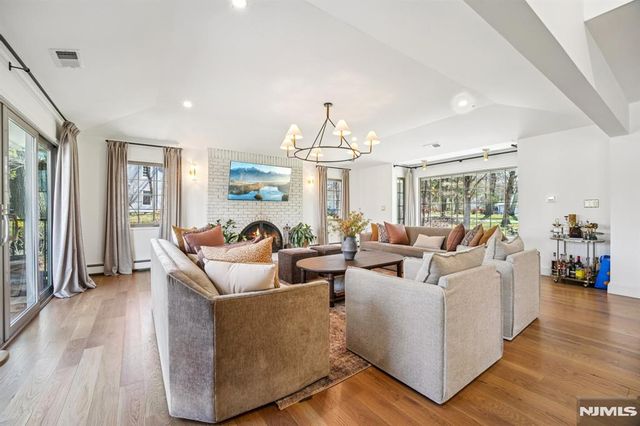 217 Osage Lane, Franklin Lakes, NJ 07417
