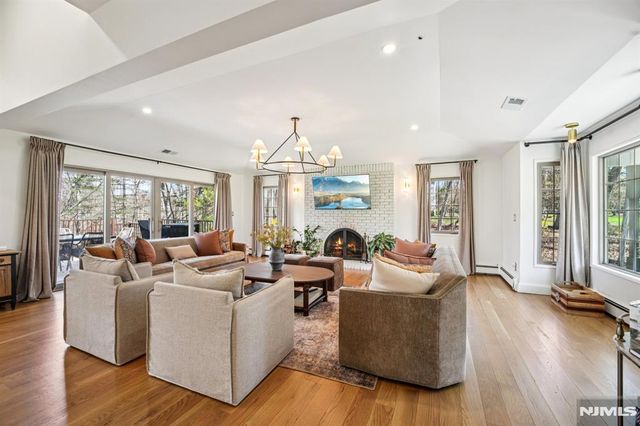217 Osage Lane, Franklin Lakes, NJ 07417
