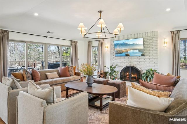 217 Osage Lane, Franklin Lakes, NJ 07417