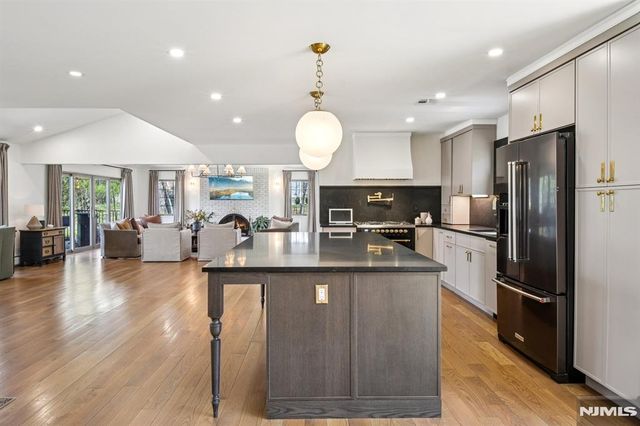 217 Osage Lane, Franklin Lakes, NJ 07417