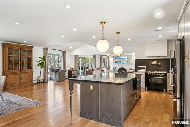 217 Osage Lane, Franklin Lakes, NJ 07417