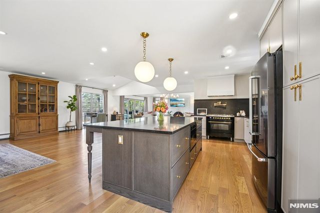 217 Osage Lane, Franklin Lakes, NJ 07417