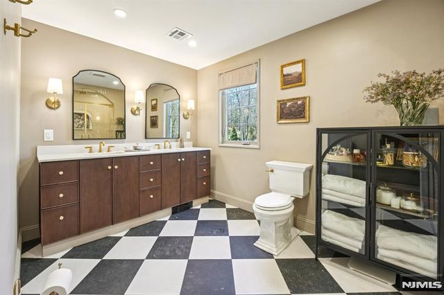 217 Osage Lane, Franklin Lakes, NJ 07417